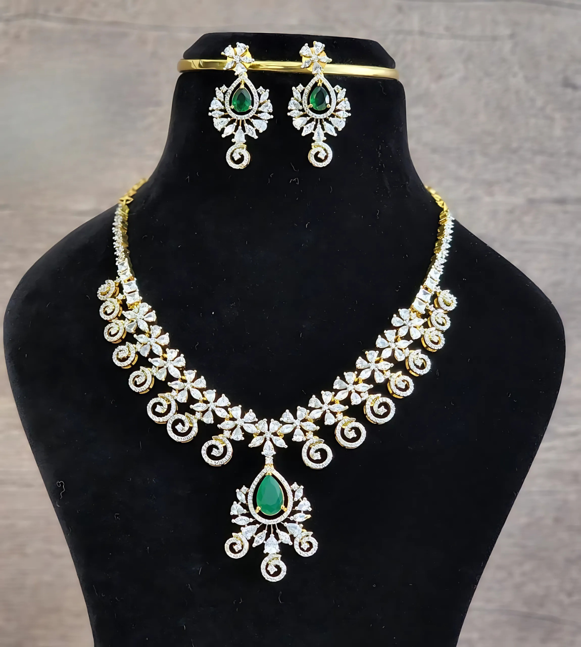 Green AD Necklace Set