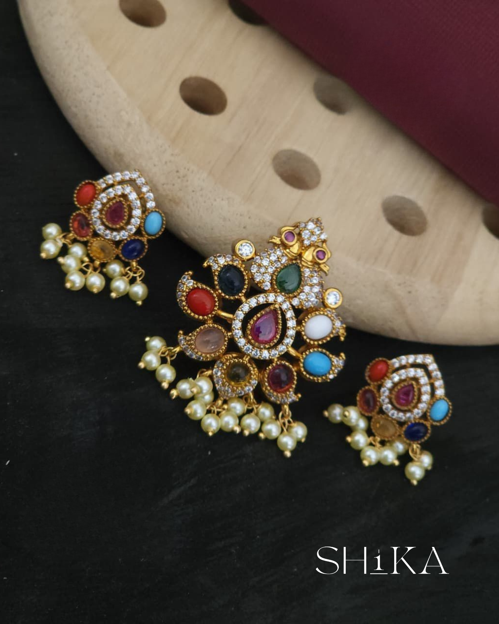 Navratna Pendant Set