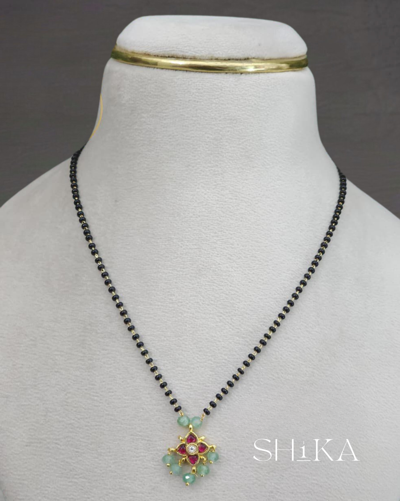 Flower Pendant Nalla Pusalu Necklace
