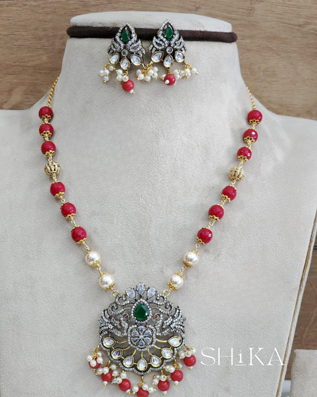 The Rajnigandha Victorian Set