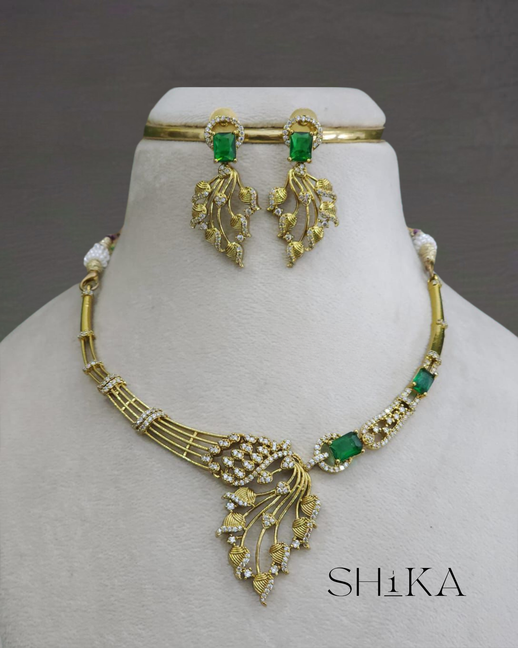 Leaf Detail Necklace Set