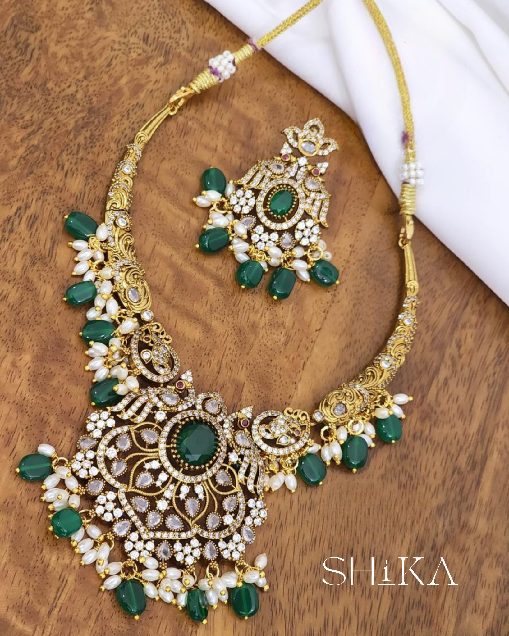 Vanya Necklace Set