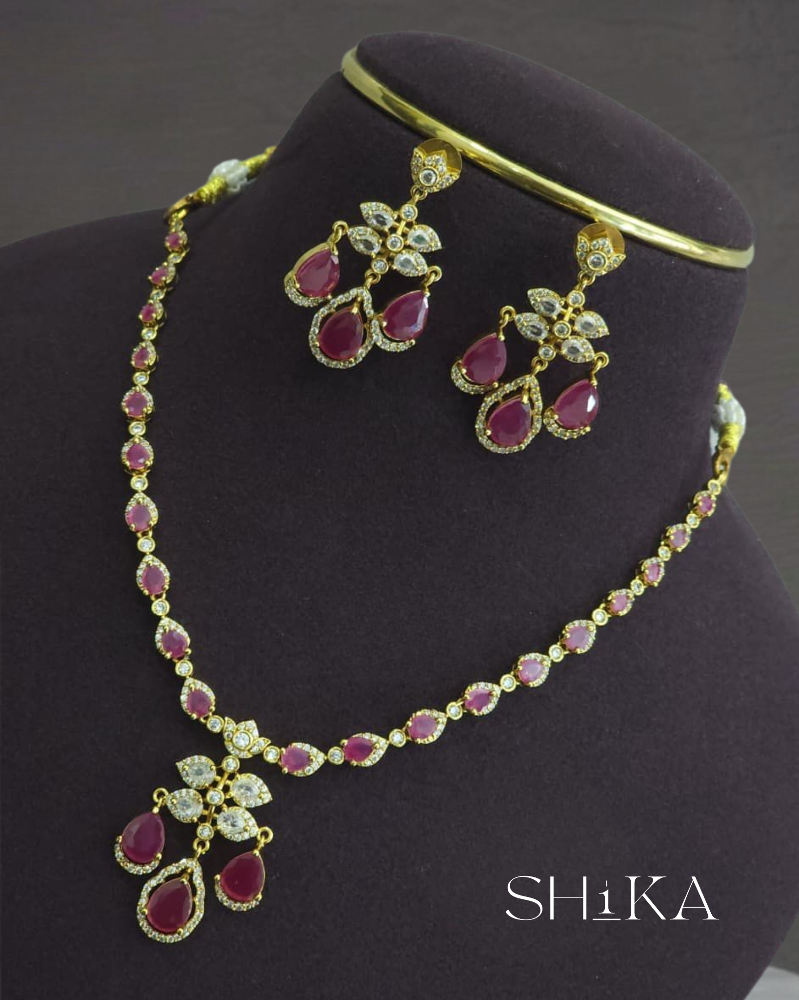 Tear Drop Stone Necklace Set