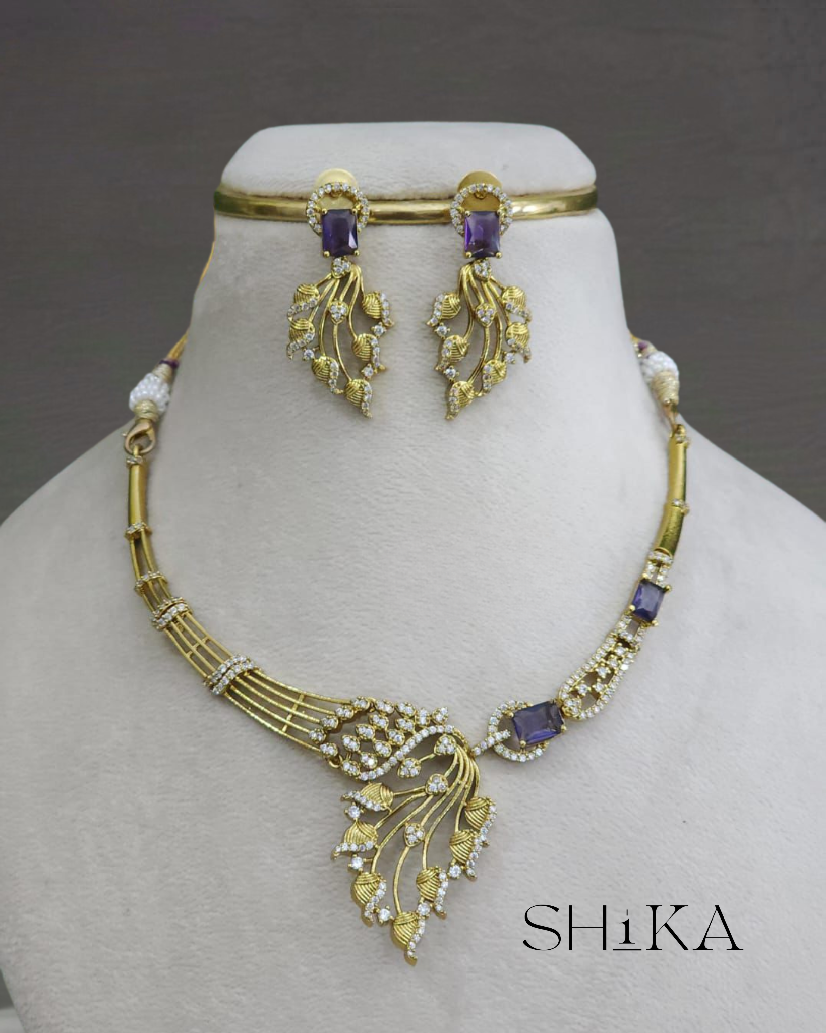 Leaf Detail Necklace Set