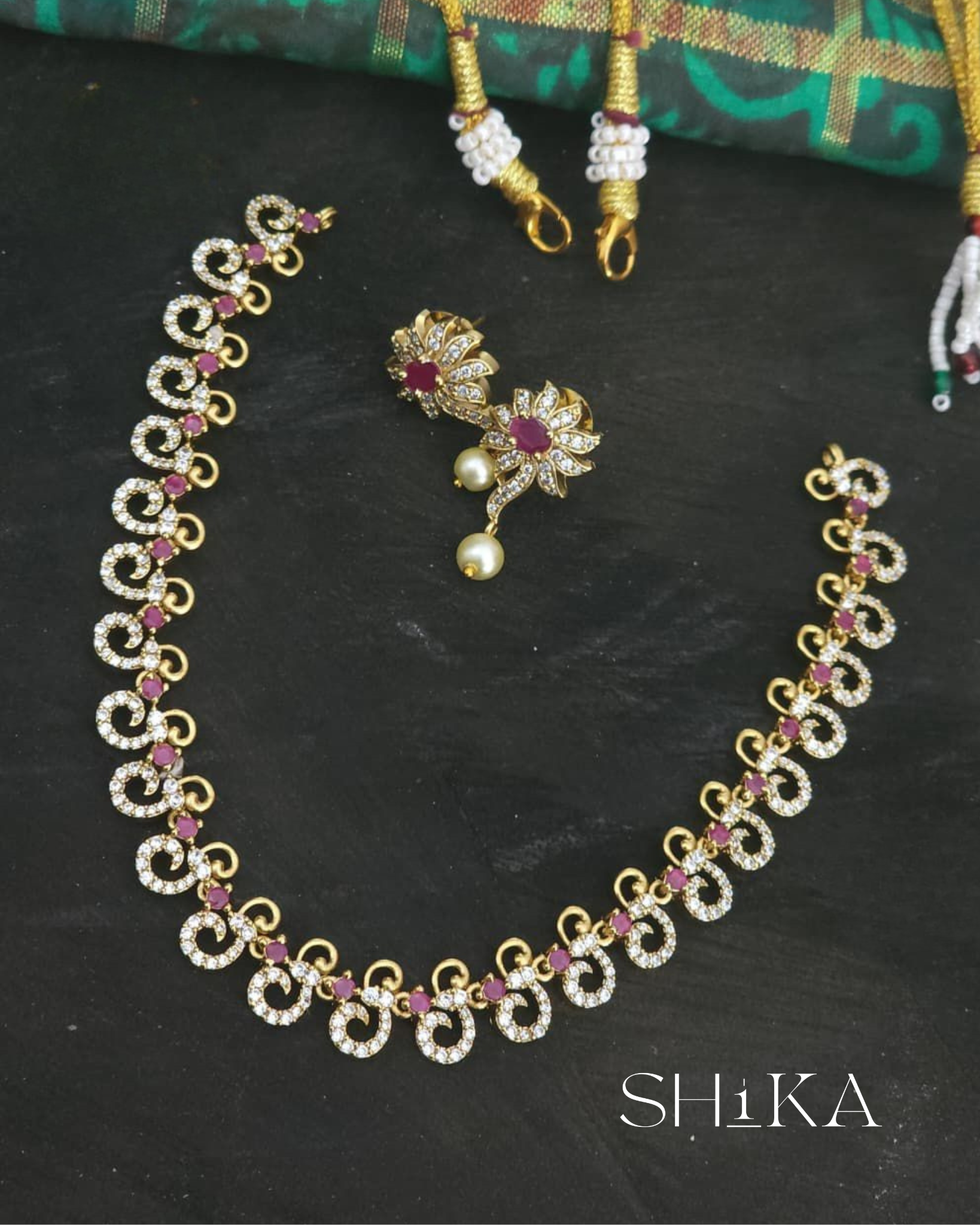 Stone Detailed Necklace Set