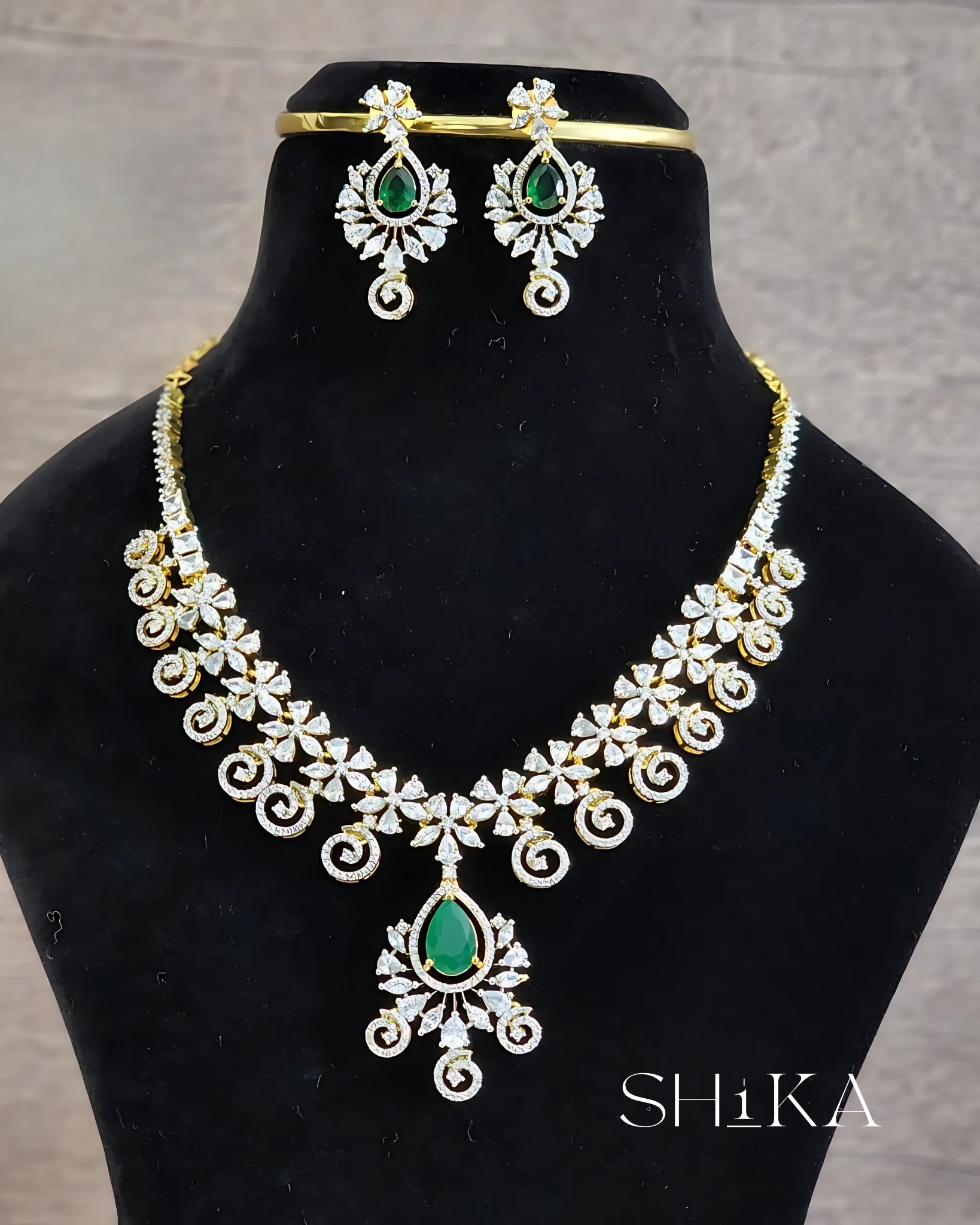 Green AD Necklace Set