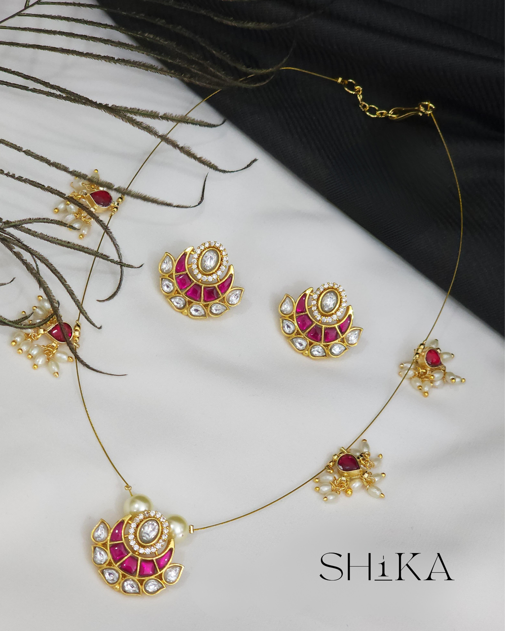 Mrinal Invisible Necklace Set