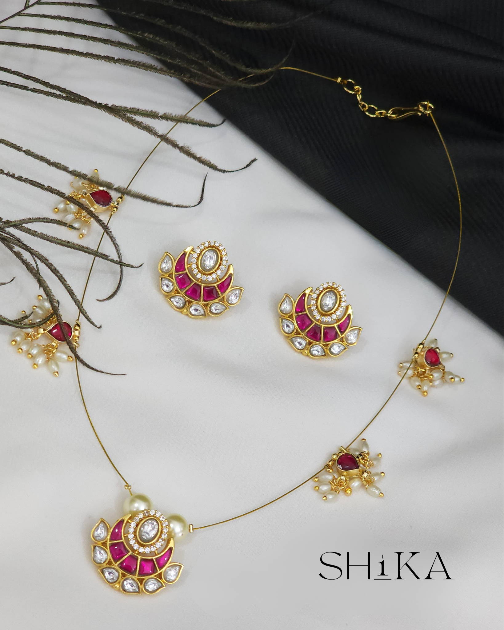 Mrinal Invisible Necklace Set