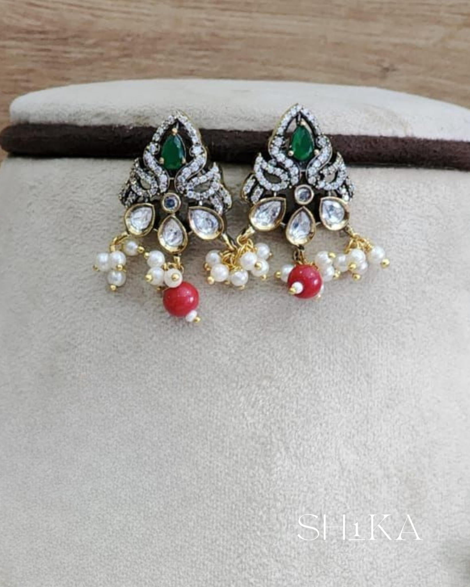 The Rajnigandha Victorian Set