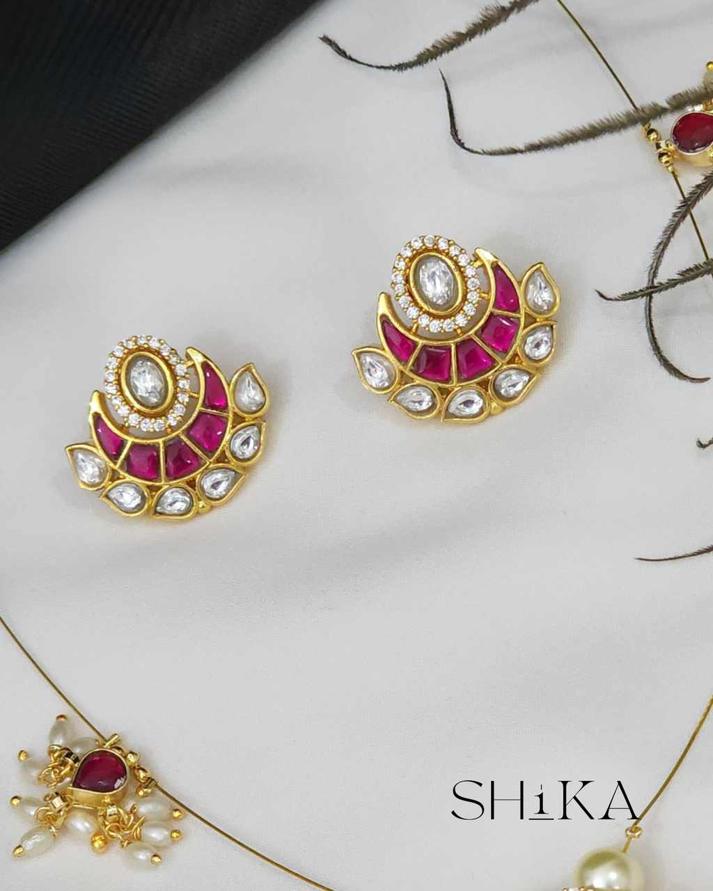 Mrinal Invisible Necklace Set