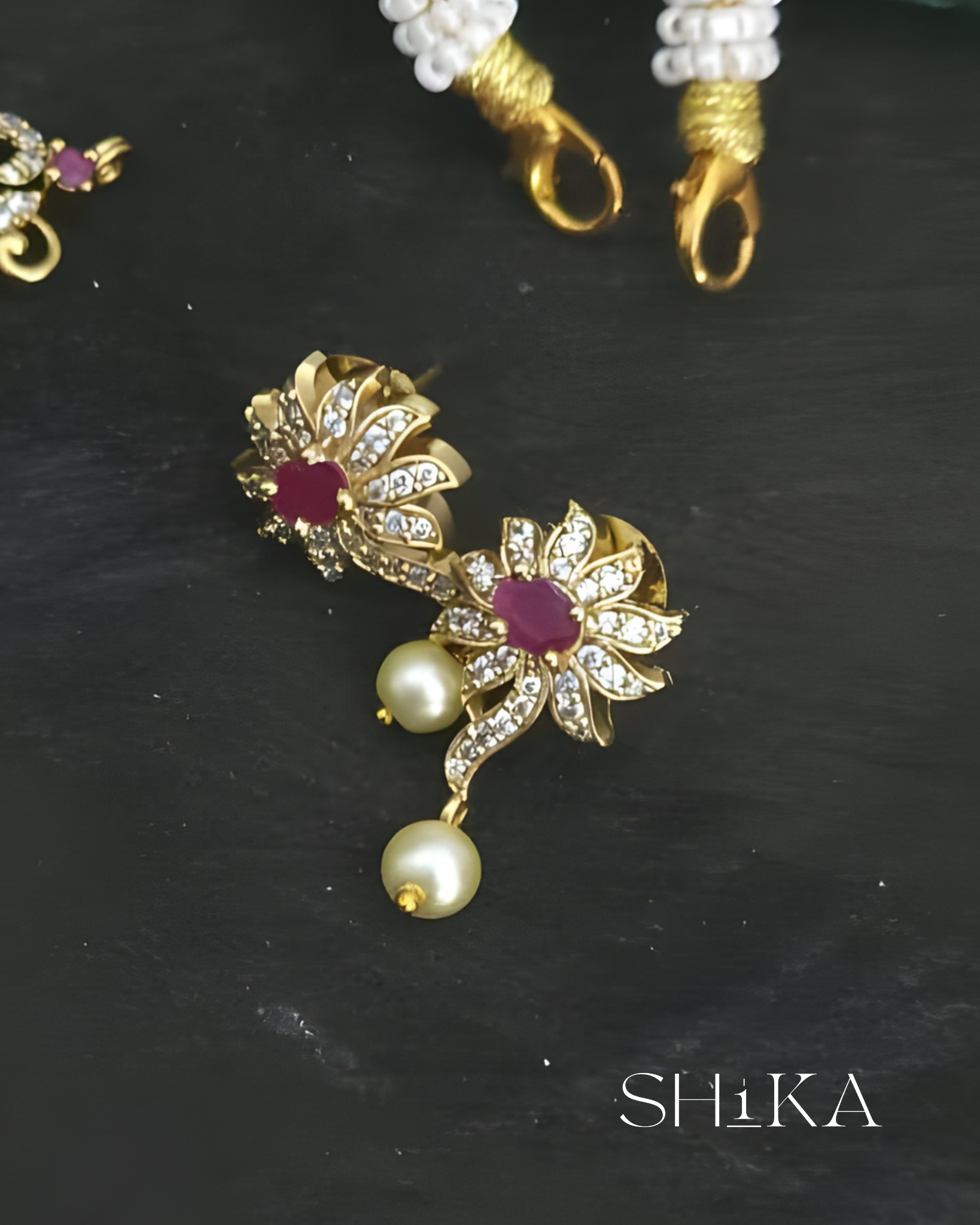 Stone Detailed Necklace Set