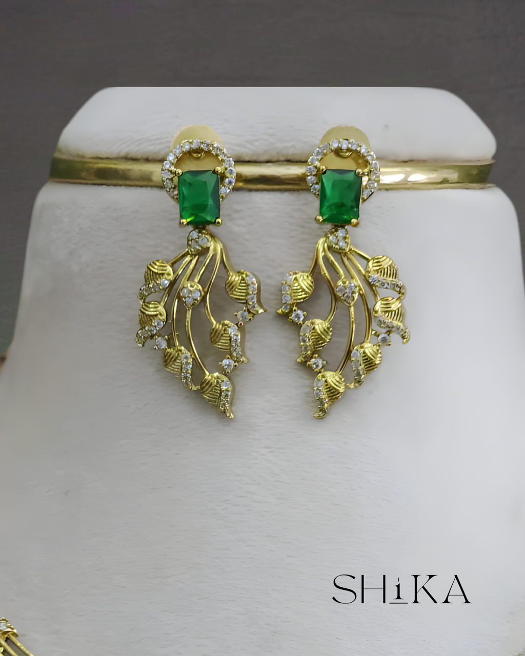 Leaf Detail Necklace Set