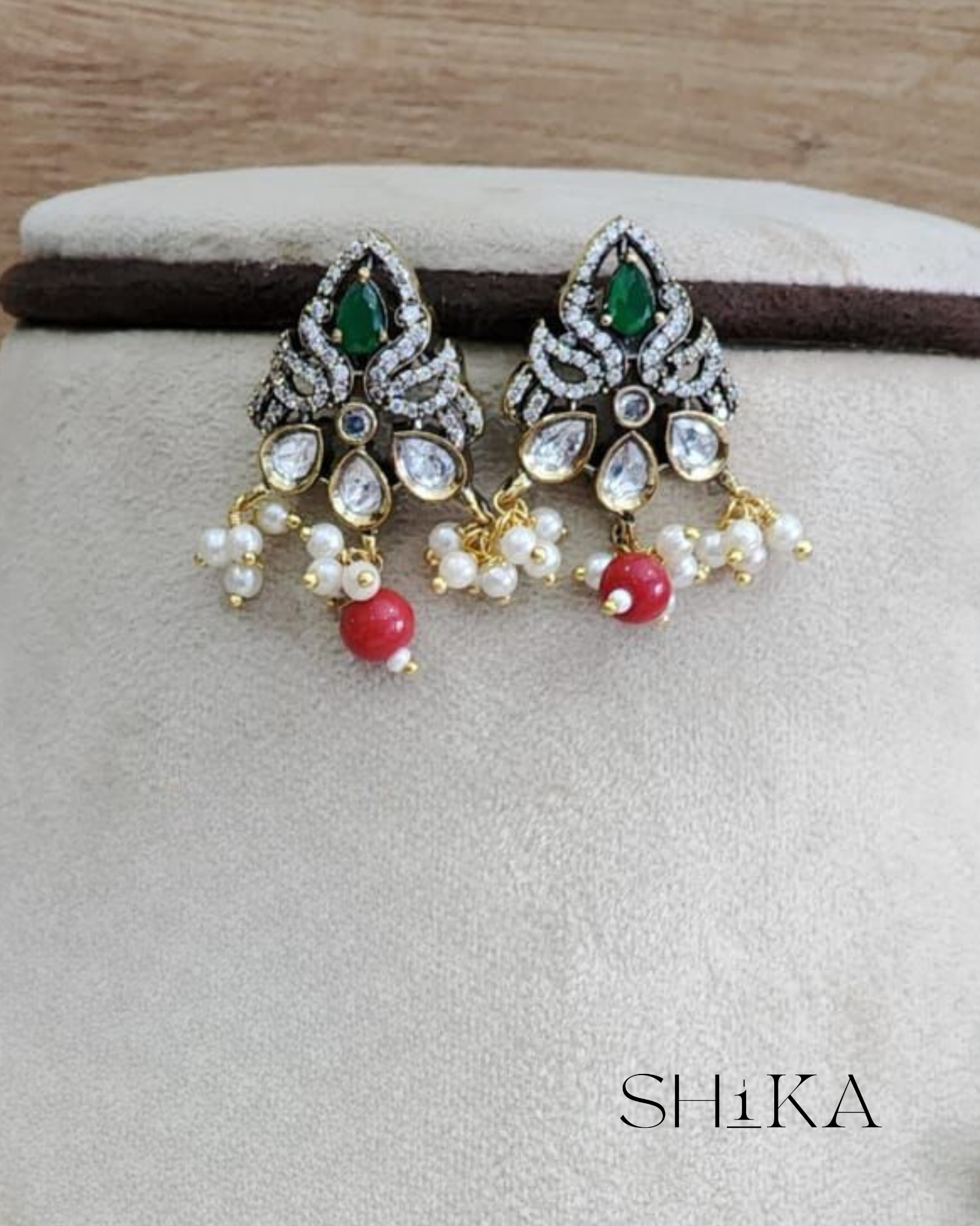 Rajnigandha Victorian Necklace Set