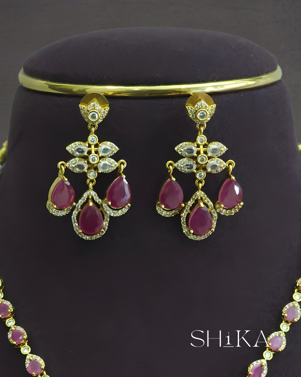 Tear Drop Stone Necklace Set