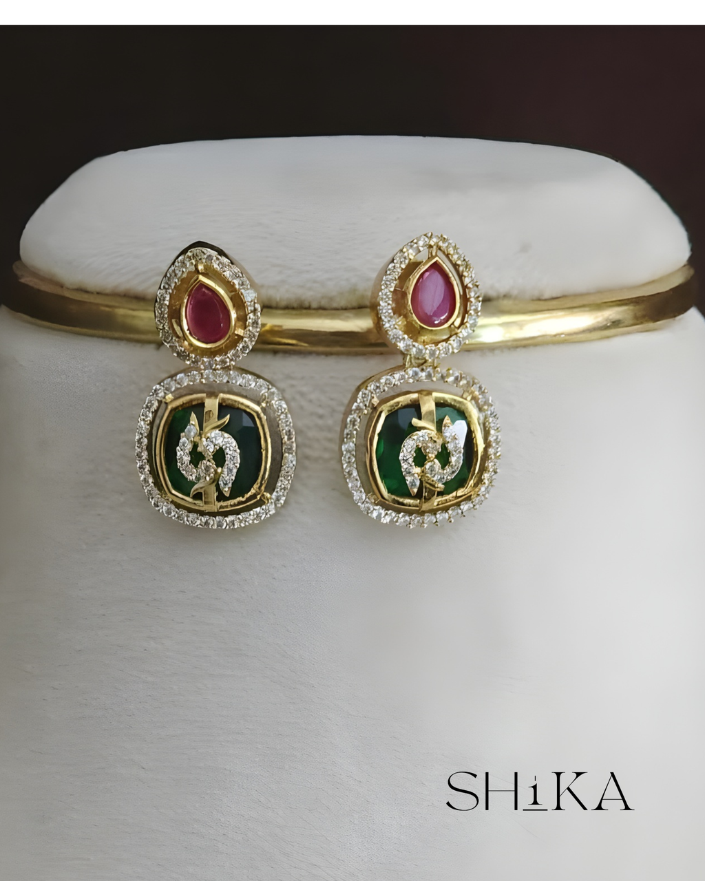 Swirl Medallion Necklace Set