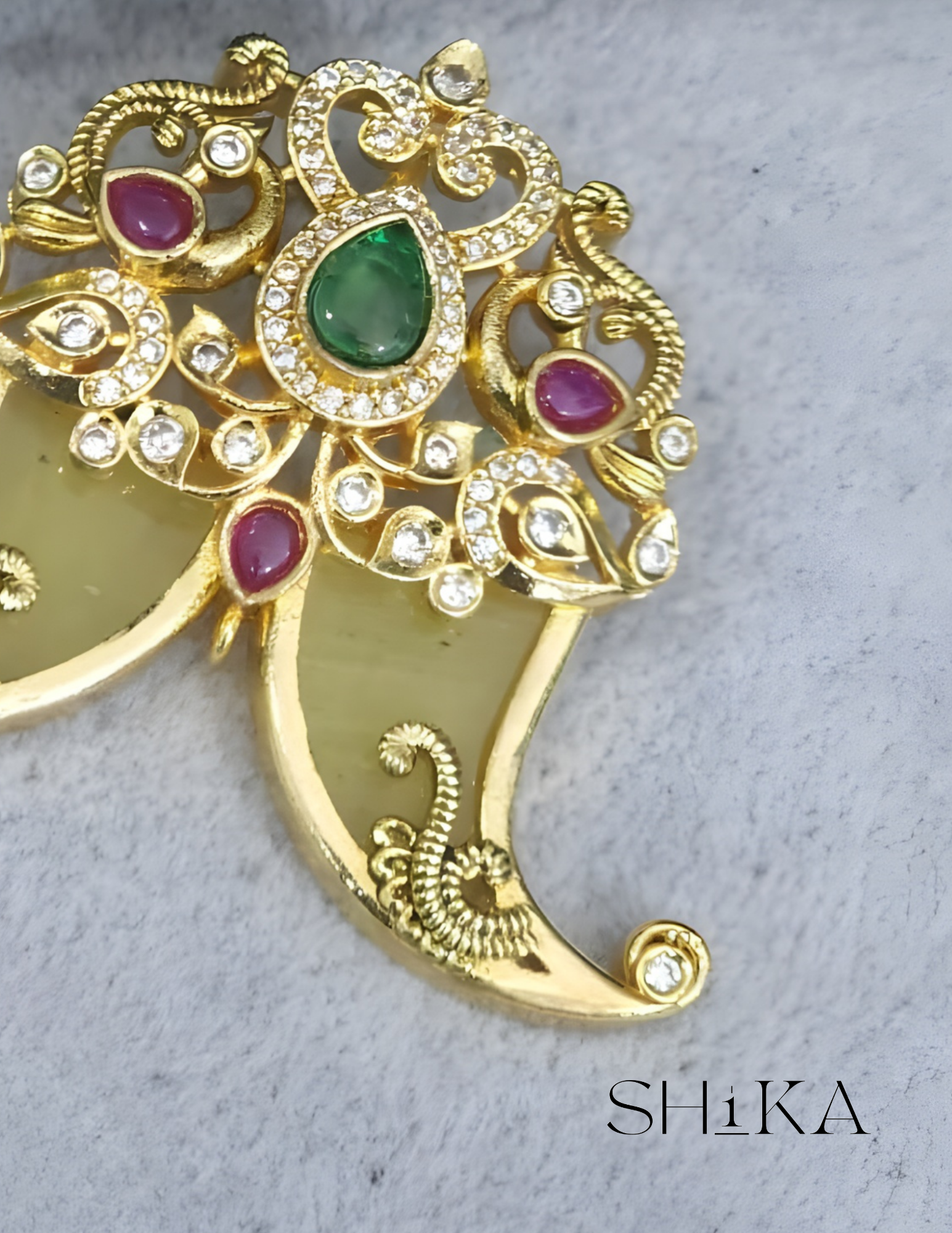 Puligoru Pendant Tear Drop Center