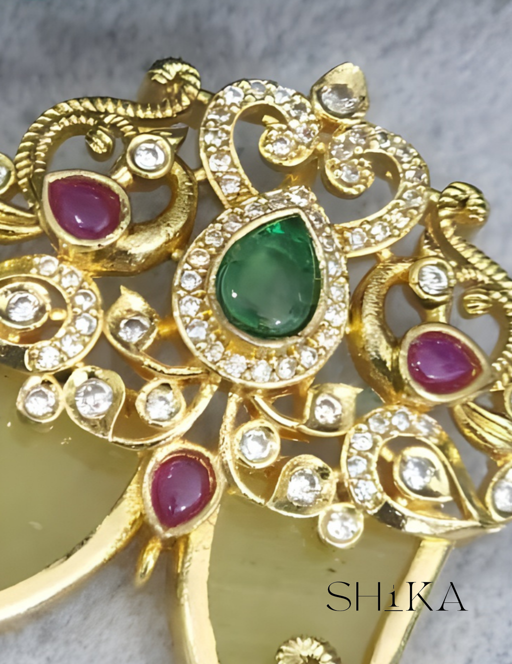 Puligoru Pendant Tear Drop Center