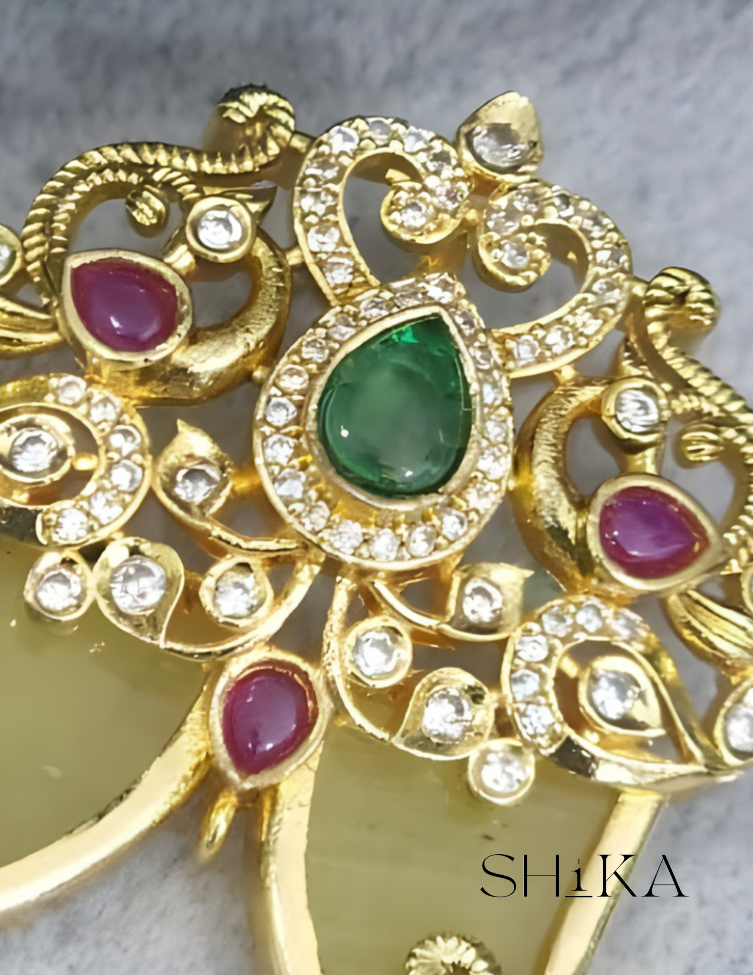 Puligoru Pendant Tear Drop Center