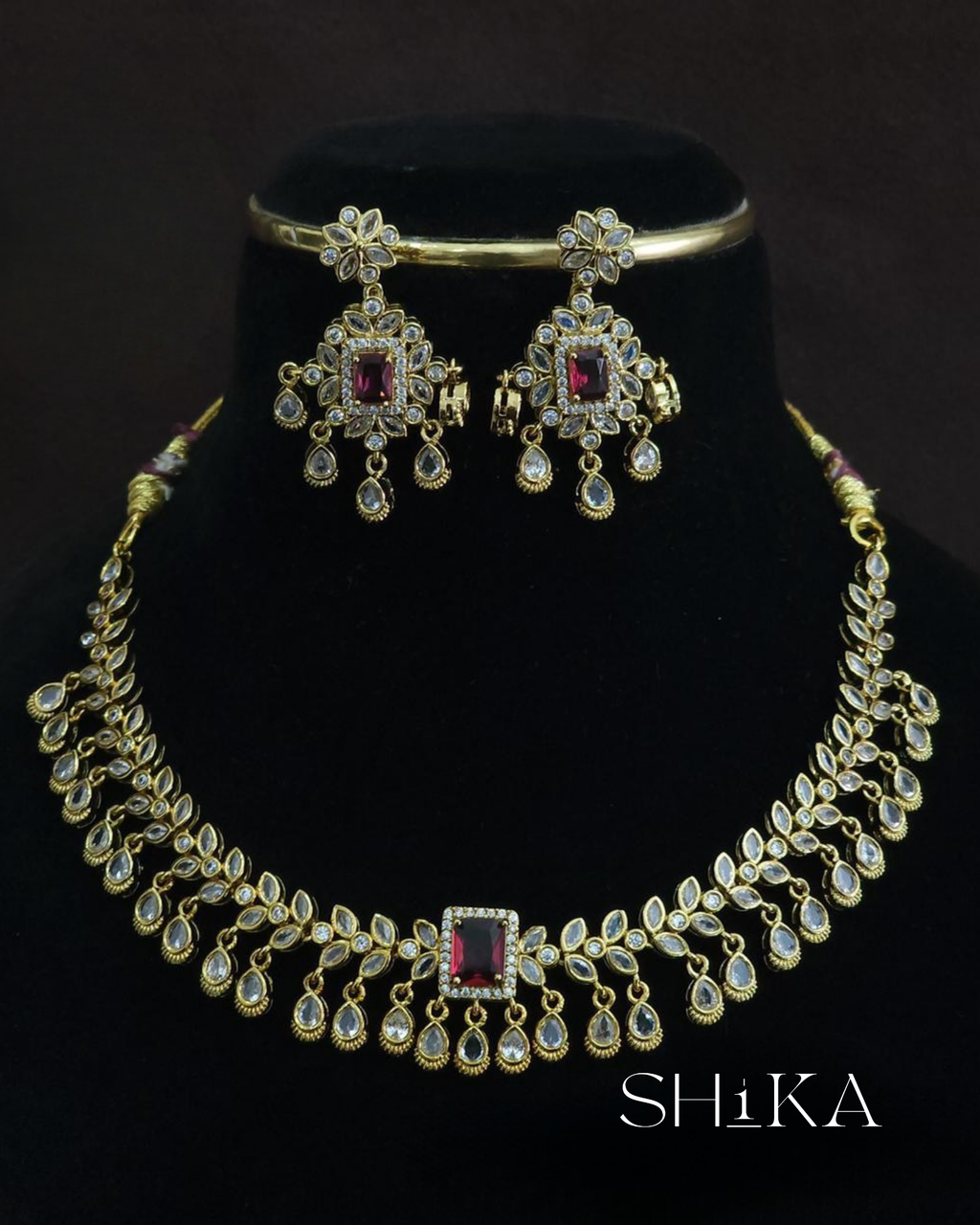 Devanshi Necklace Set