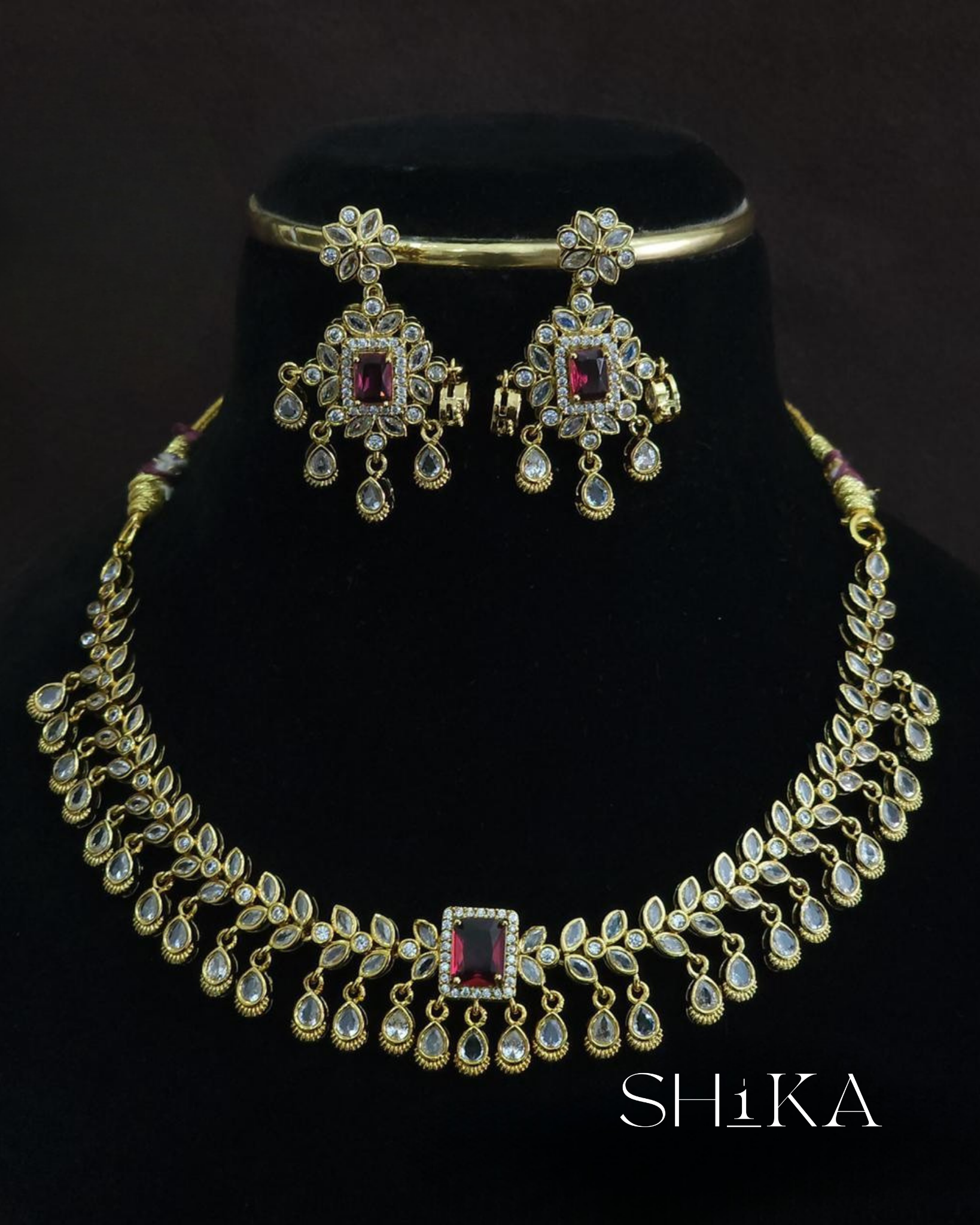 Devanshi Necklace Set