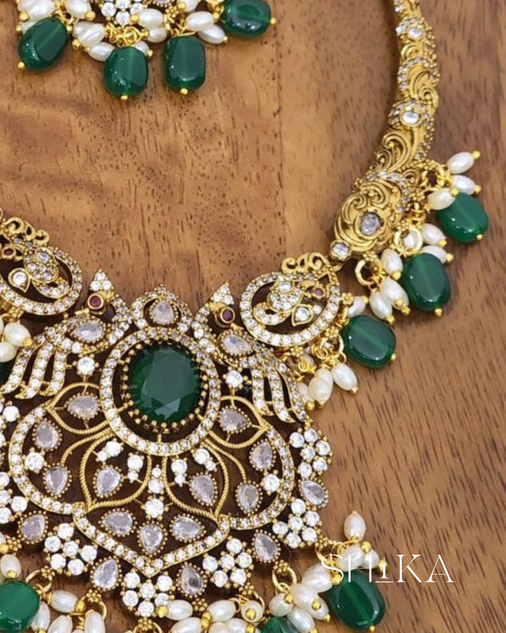 Vanya Necklace Set