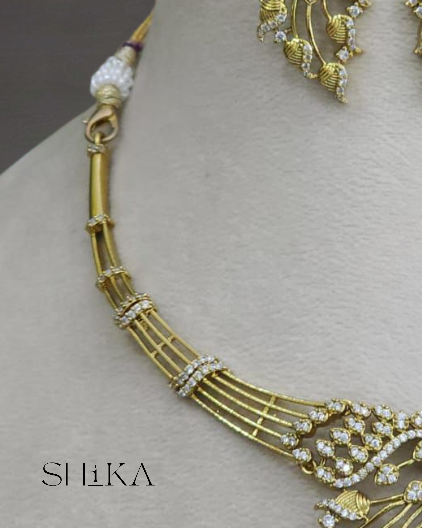 Leaf Detail Necklace Set