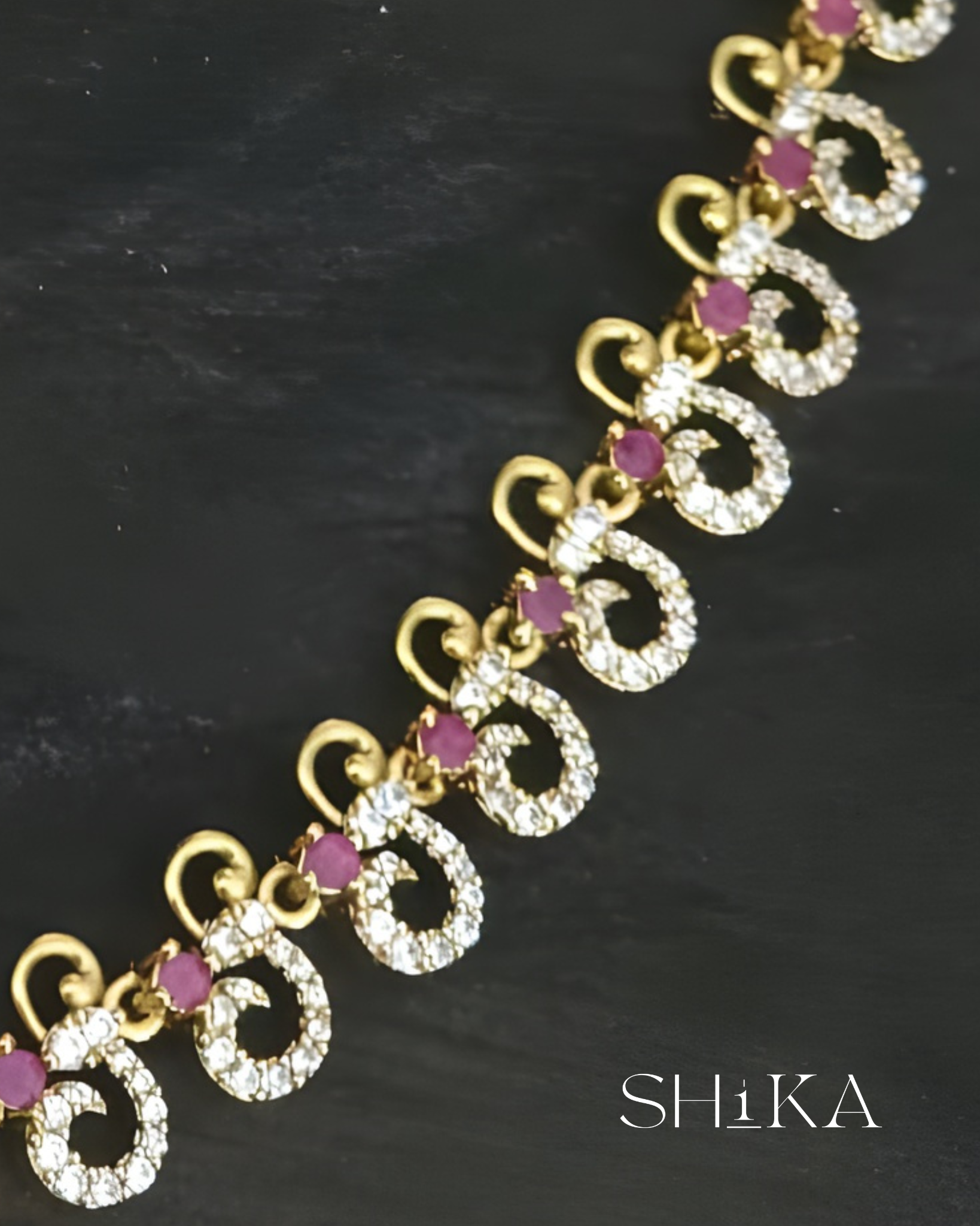 Stone Detailed Necklace Set