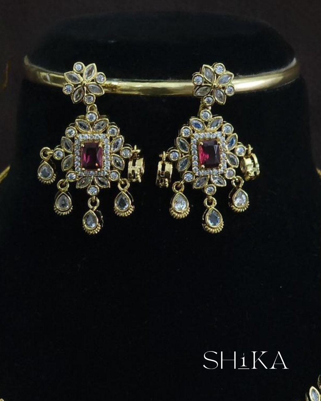 Devanshi Necklace Set