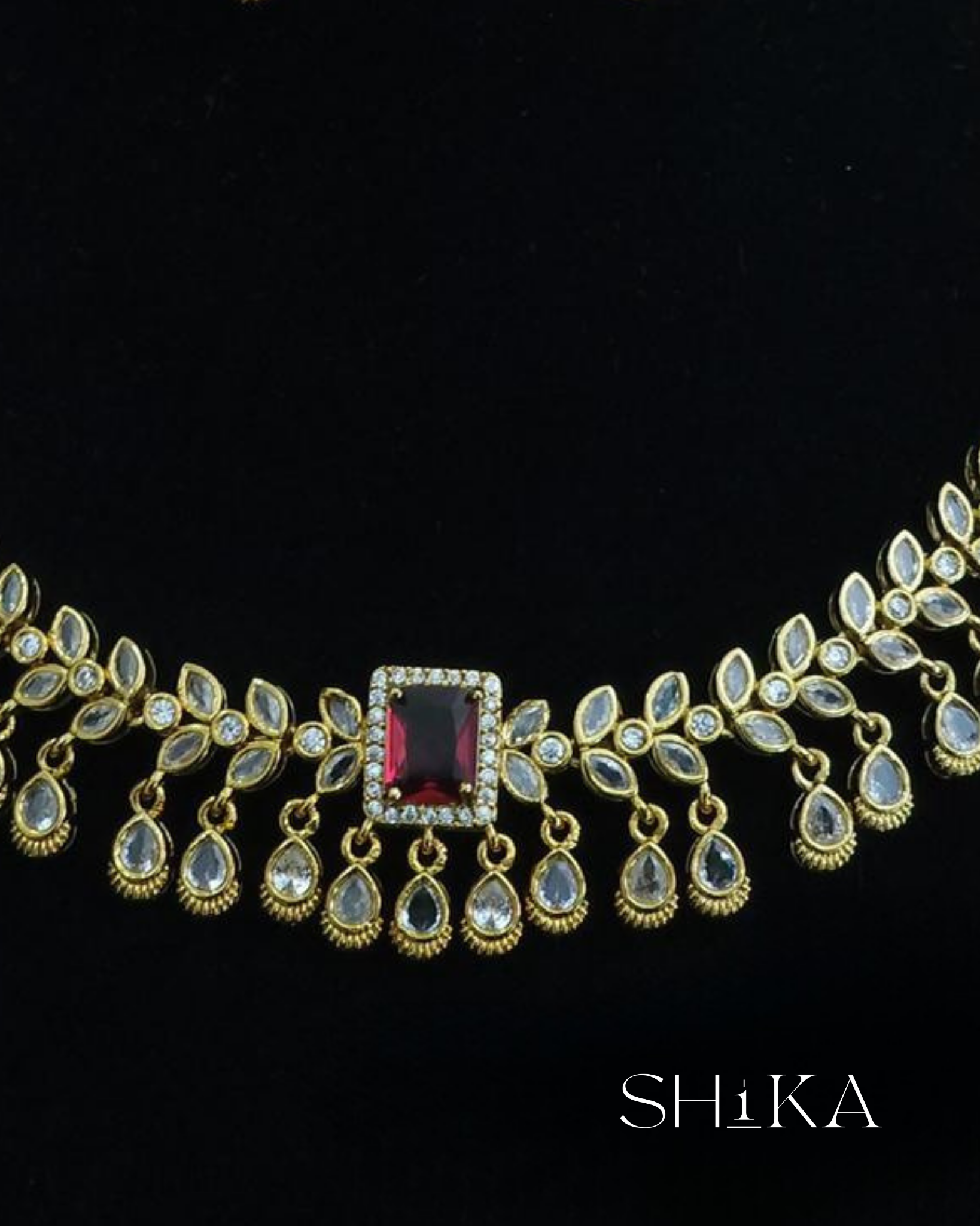 Devanshi Necklace Set
