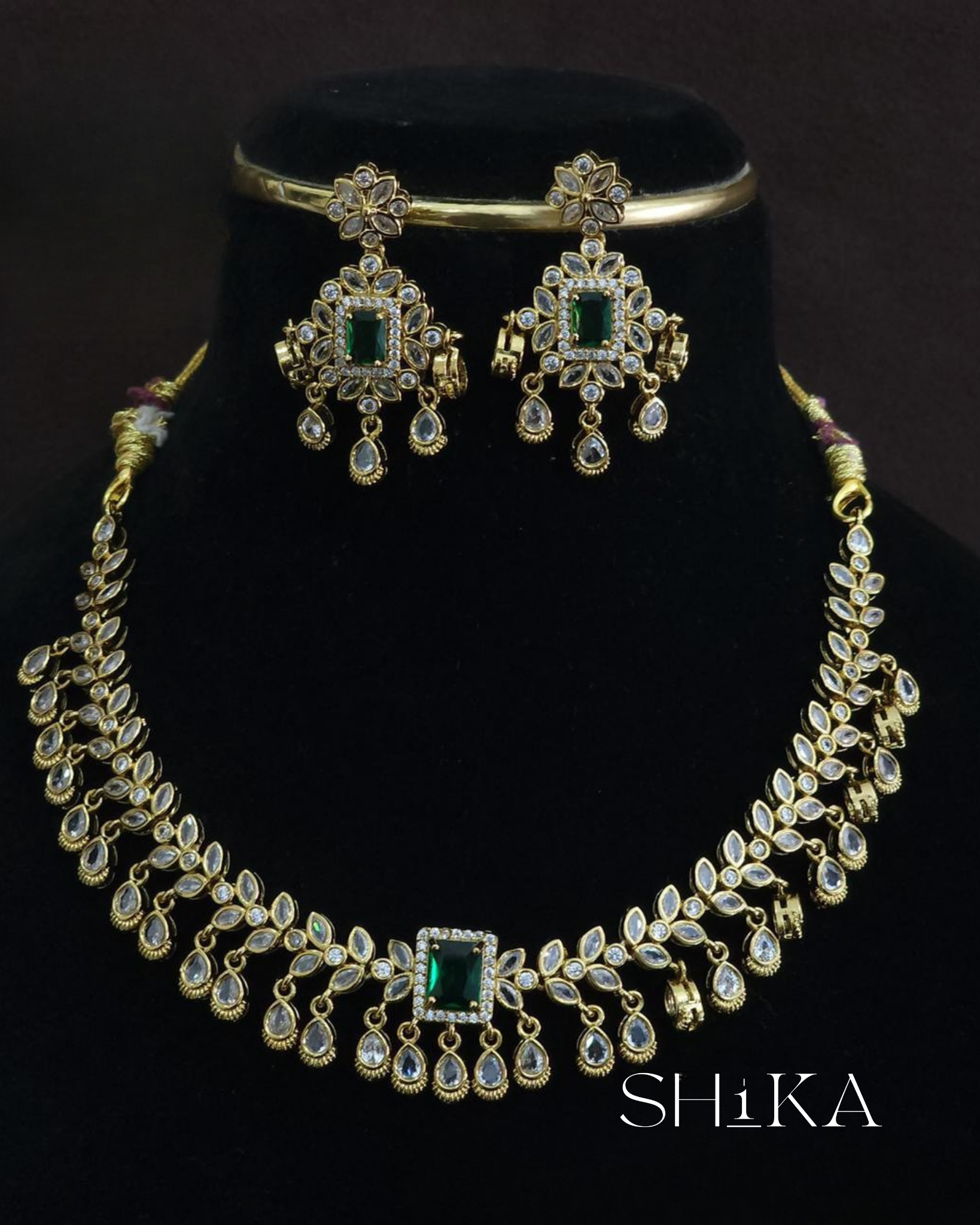 Devanshi Necklace Set