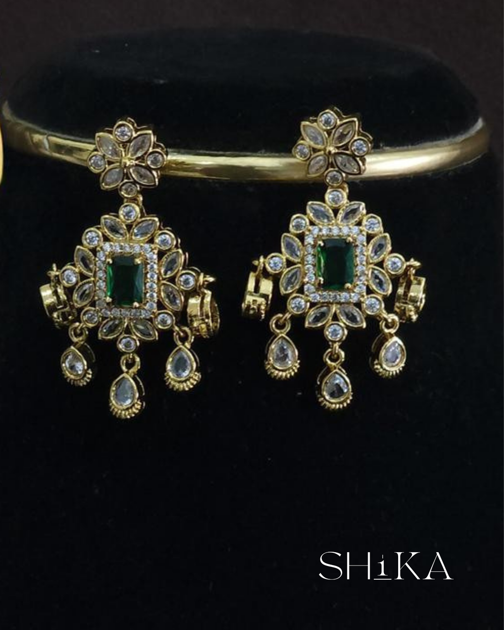 Devanshi Necklace Set