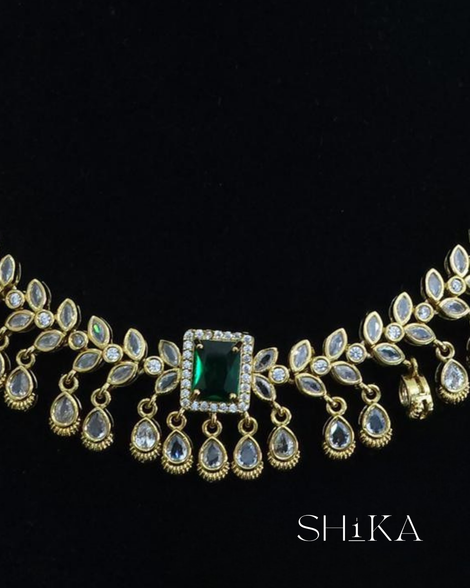 Devanshi Necklace Set