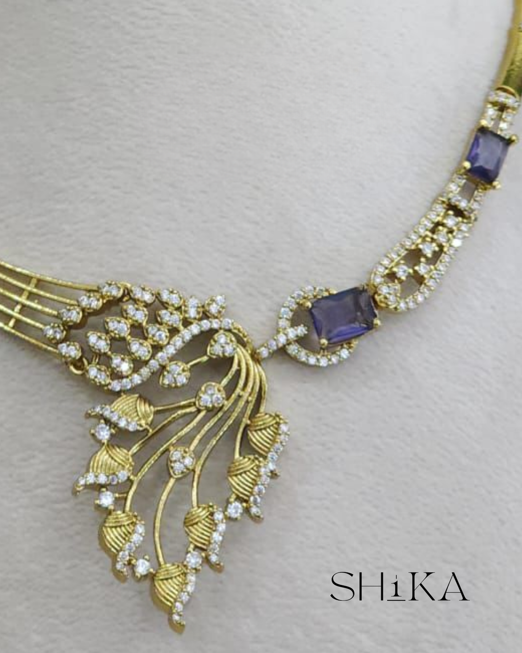 Leaf Detail Necklace Set