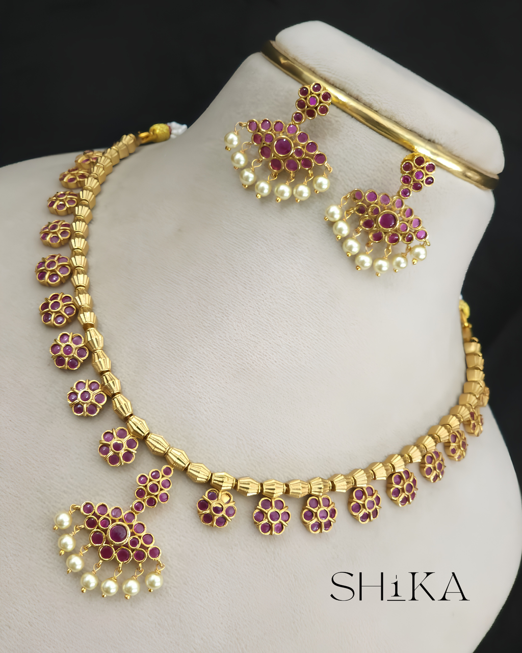 Pankhuri Pearl Necklace Set
