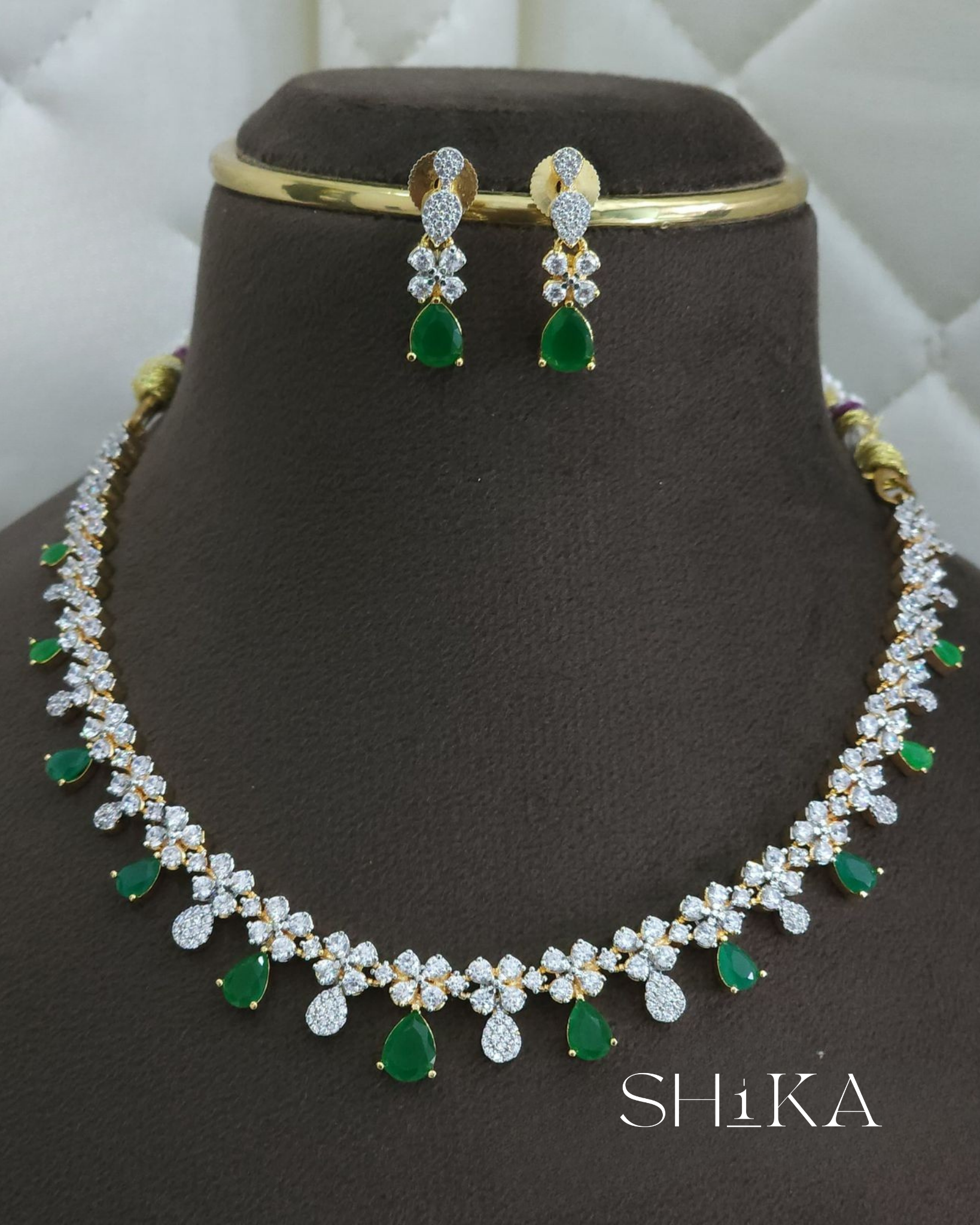 Parna Necklace Set