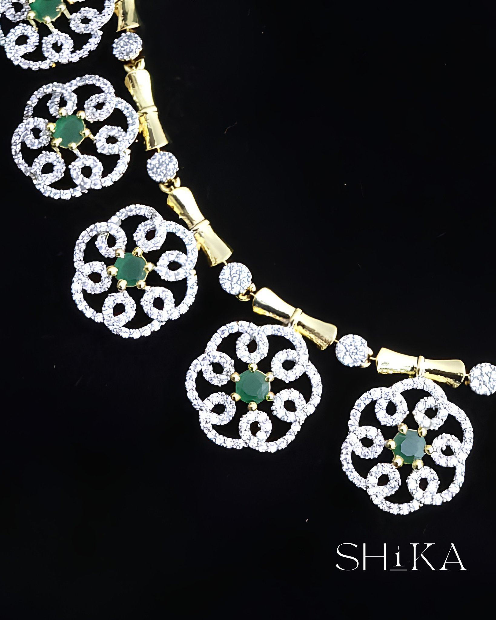 Panna Chandrika Necklace Set