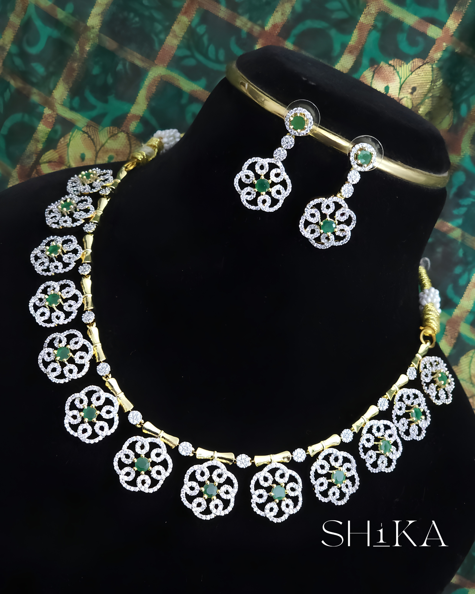 Panna Chandrika Necklace Set