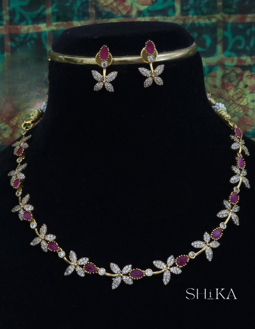 Nishi Floral Necklace Set