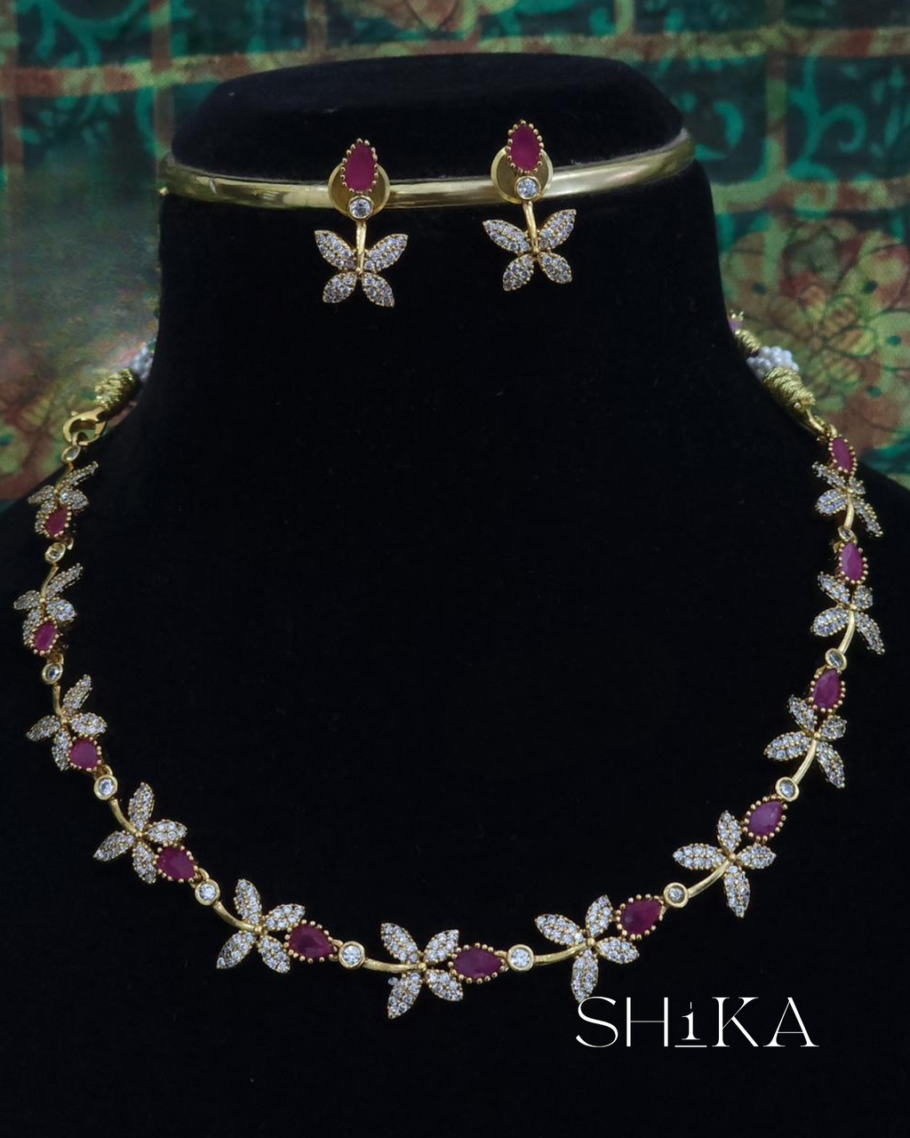 Nishi Floral Necklace Set