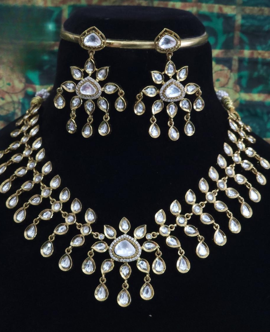 Varnika Necklace Set