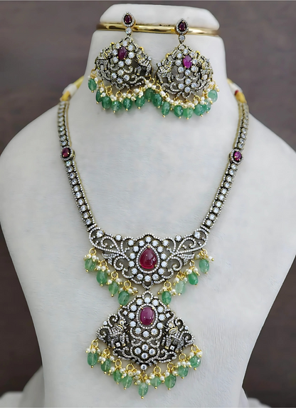 Vara Victorian Necklace Set