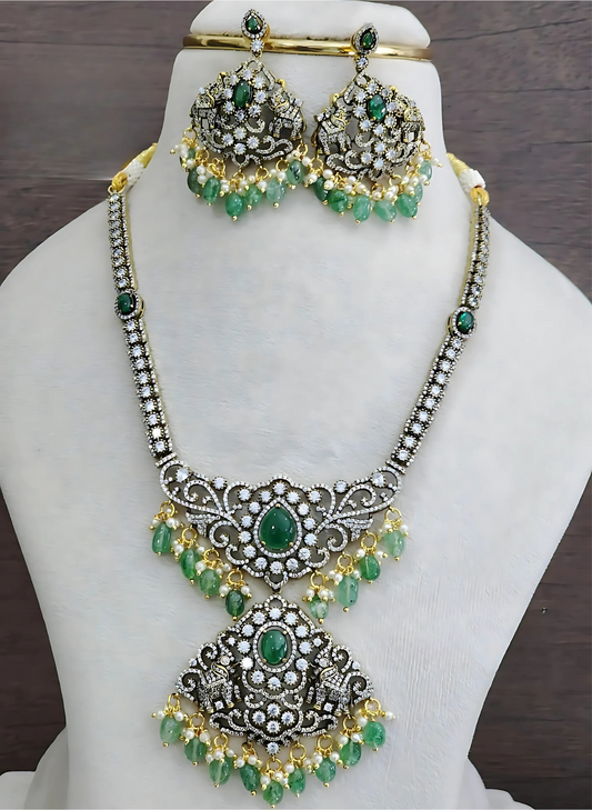 Vara Victorian Necklace Set