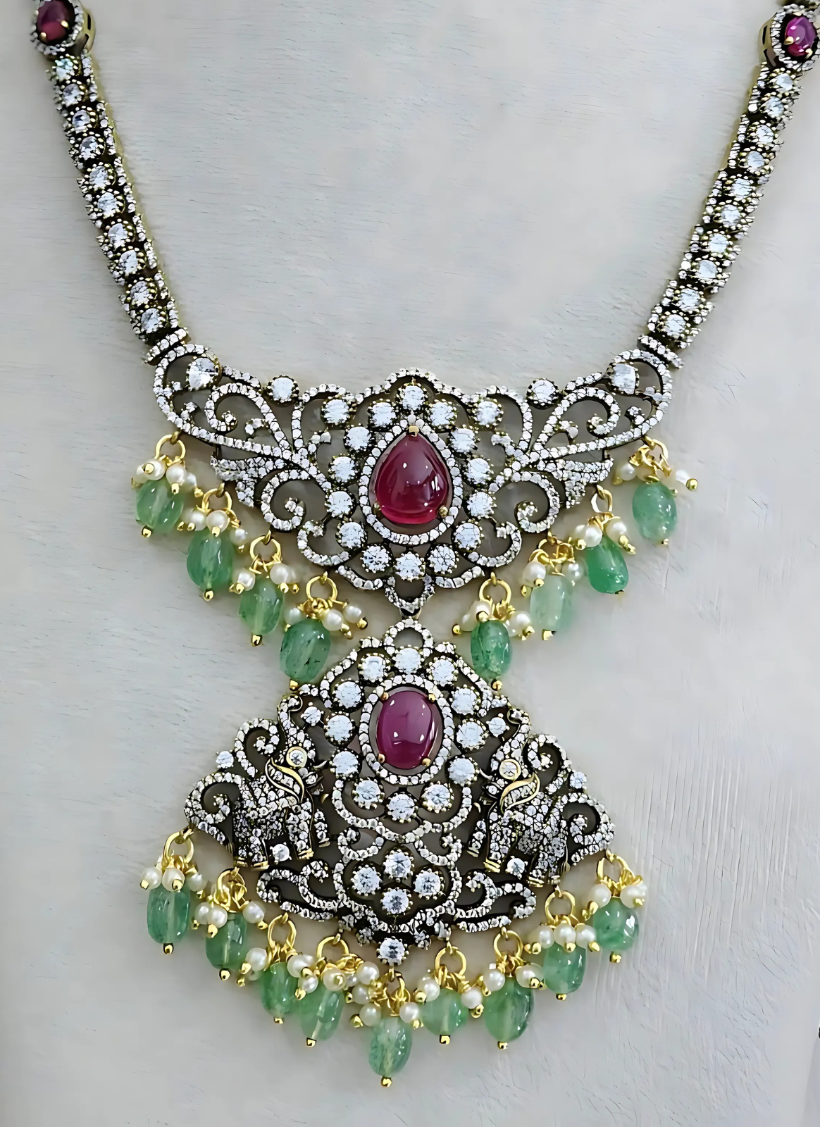 Vara Victorian Necklace Set