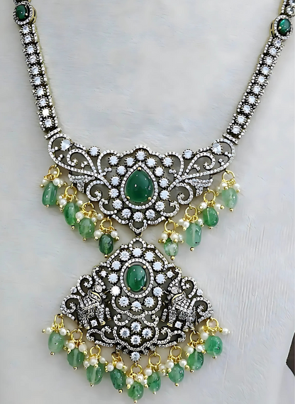 Vara Victorian Necklace Set