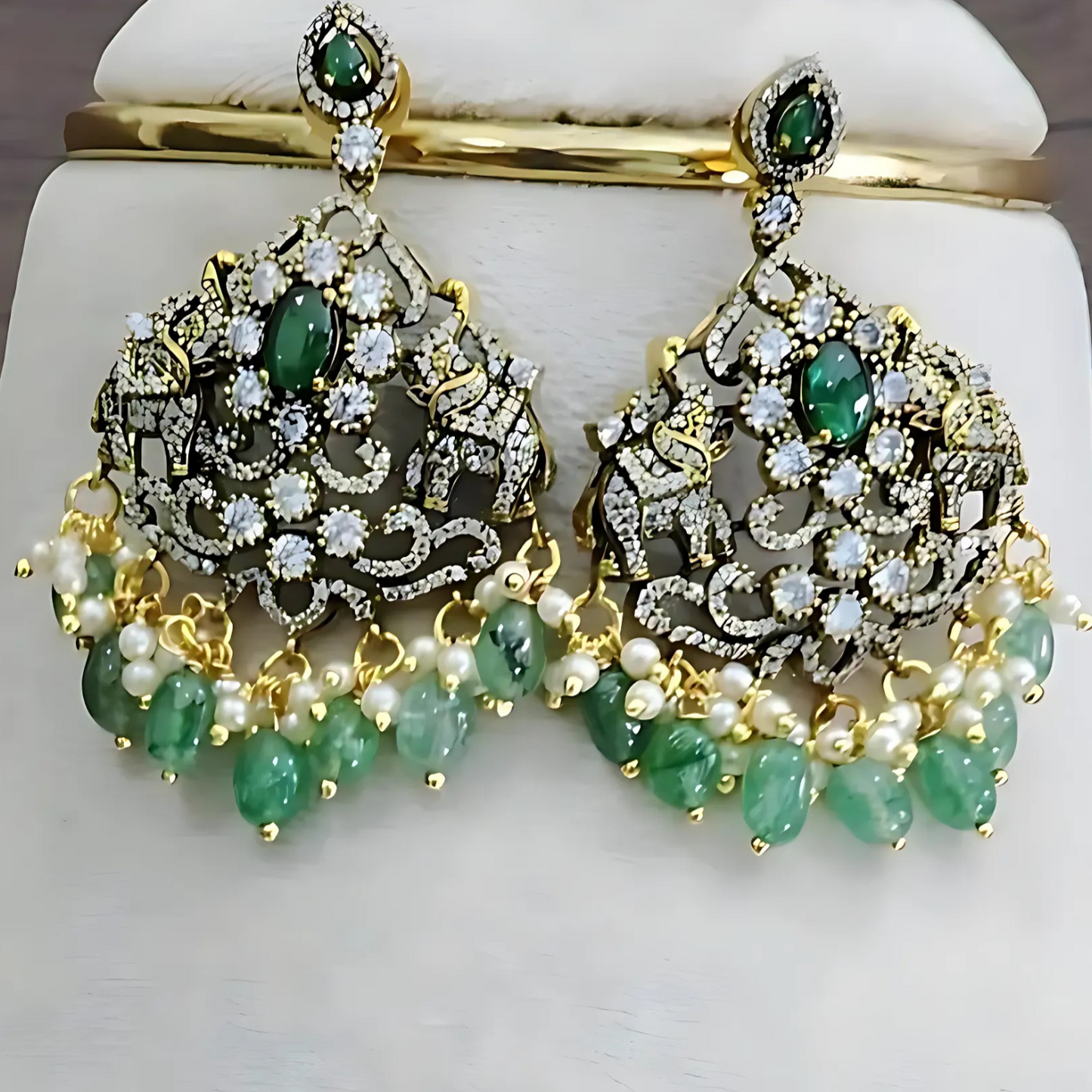 Vara Victorian Necklace Set