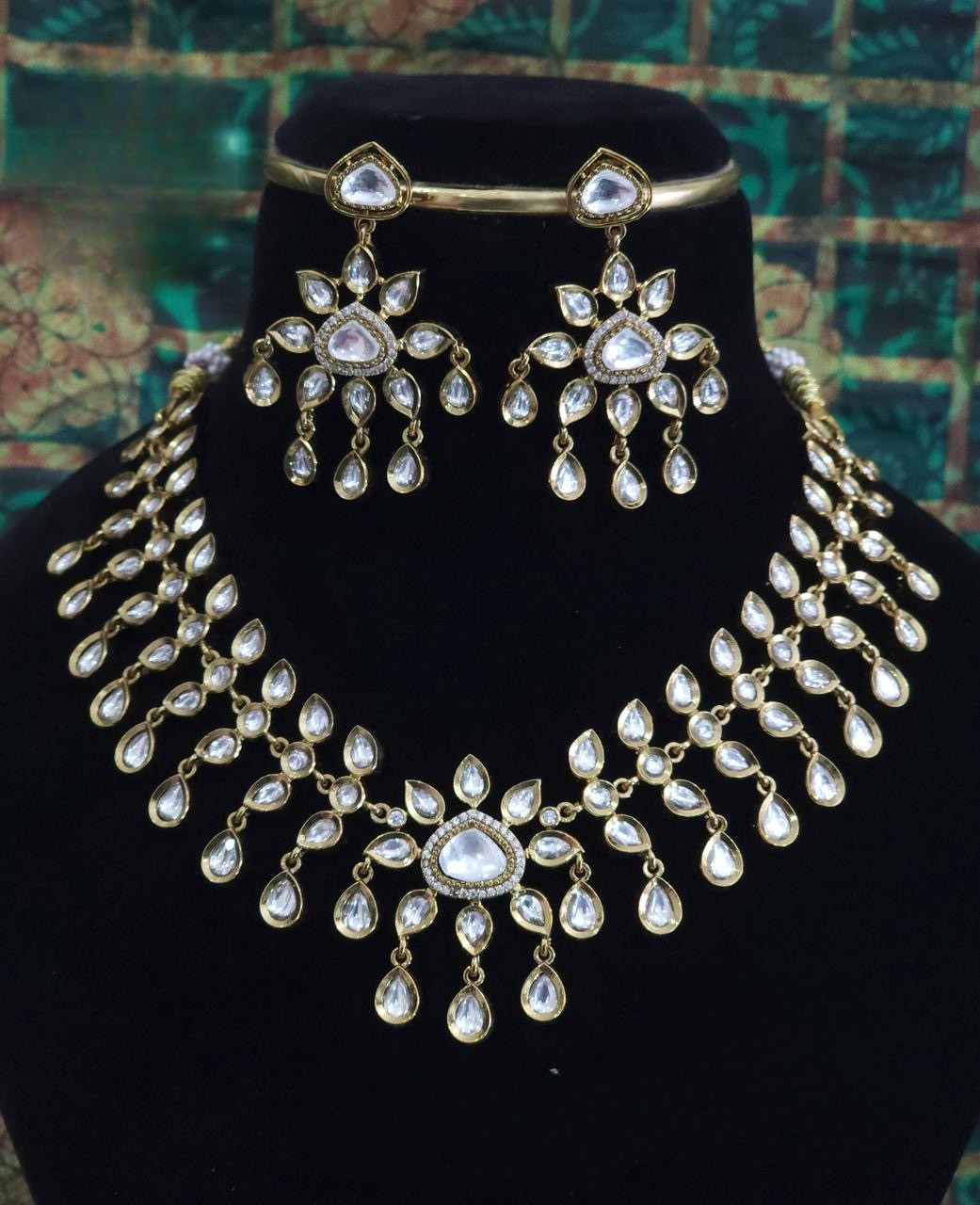 Varnika Necklace Set