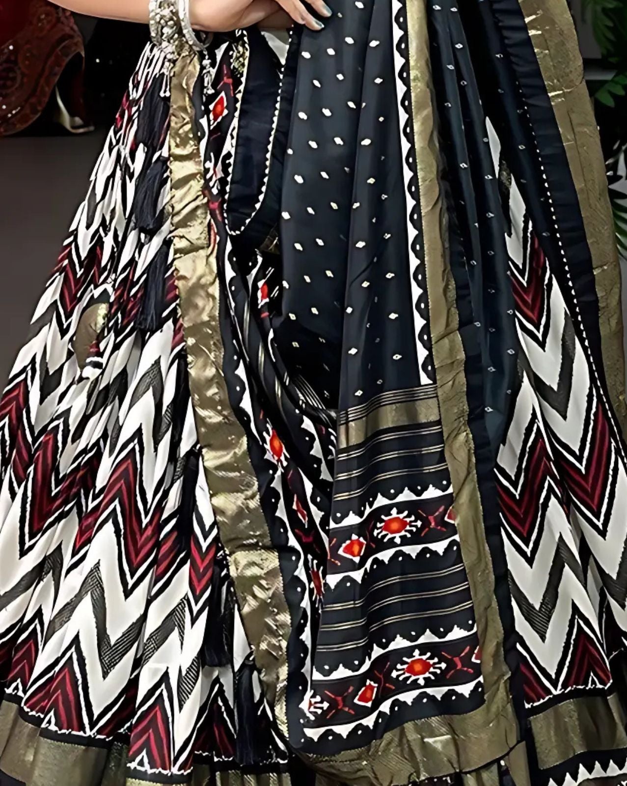 Geometric Patola Border Lehenga